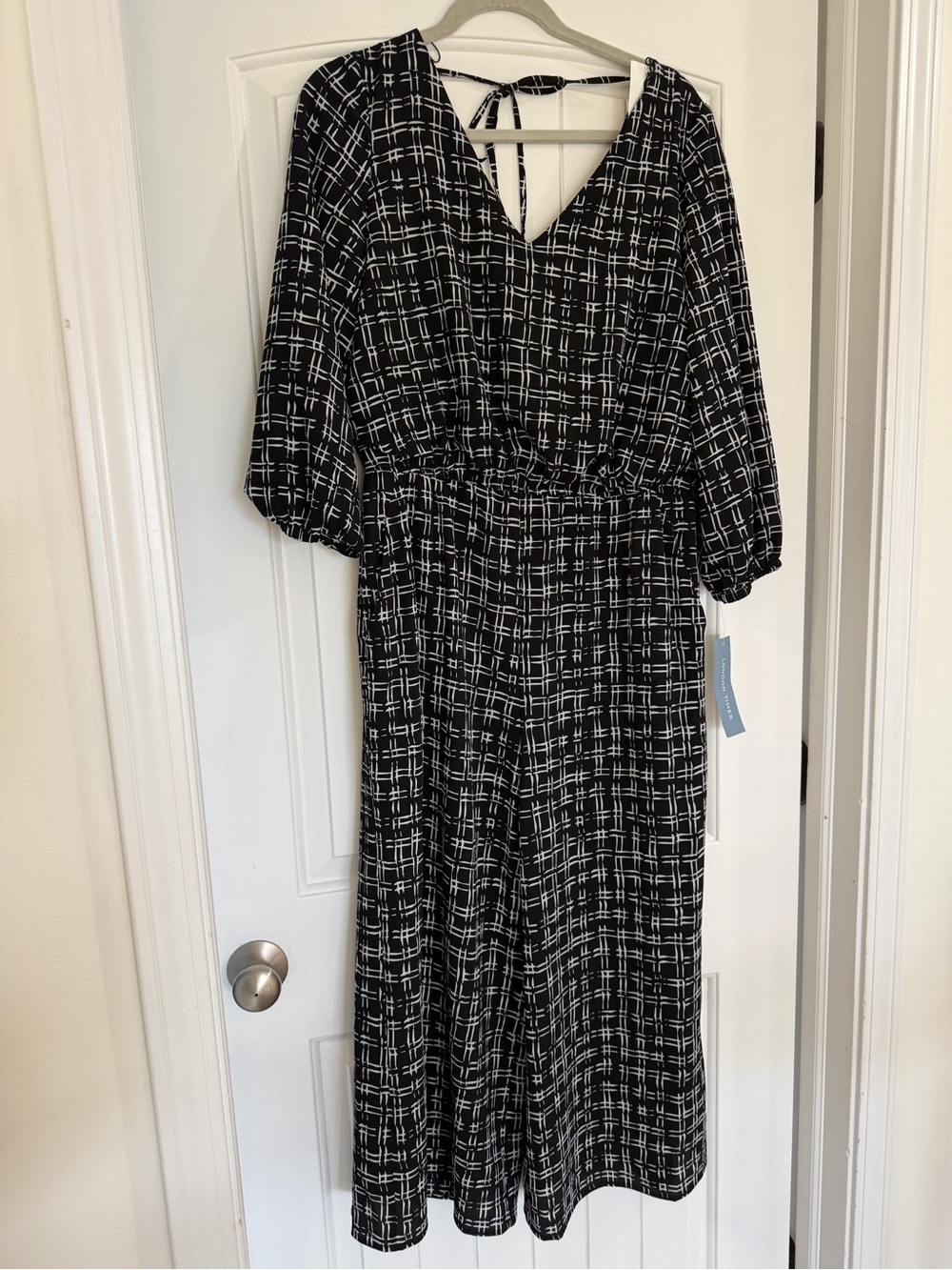 London Times Black and White Capri Style Jumpsuit
